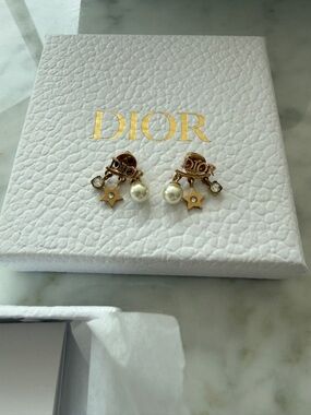 Dior Evolution Earrings : Gold-Finish Metal, White Resin Pearls